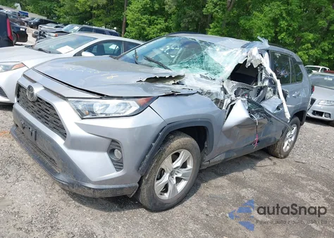 2021 Toyota Rav4 Xle z USA, uszkodzony, nr VIN 2T3P1RFV3MC167877